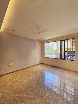 Room in 4 BHK Builder Floor at Auram Floor, South City 2 – for Sale