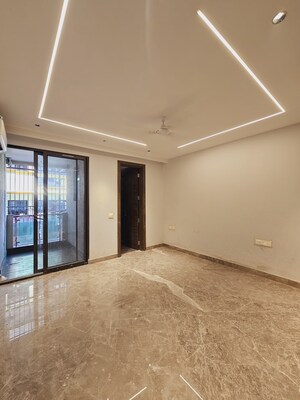 Room in 4 BHK Builder Floor at Auram Floor, South City 2 – for Sale