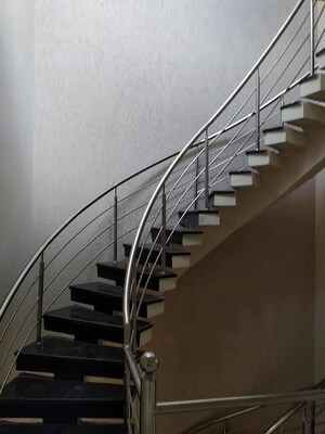 Staircase in 4 BHK Villa at Tonk Phatak – for Sale