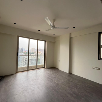 Room in 5 BHK Apartment at Kandivali West – for Rent