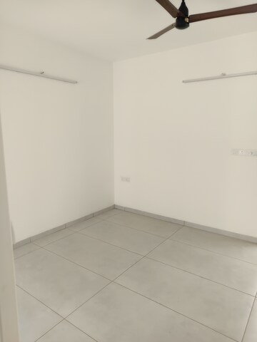 Room in 2 BHK Apartment at Casagrand Boulevard, Hennur Road – for Rent