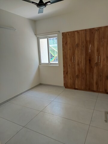 Room in 2 BHK Apartment at Casagrand Boulevard, Hennur Road – for Rent