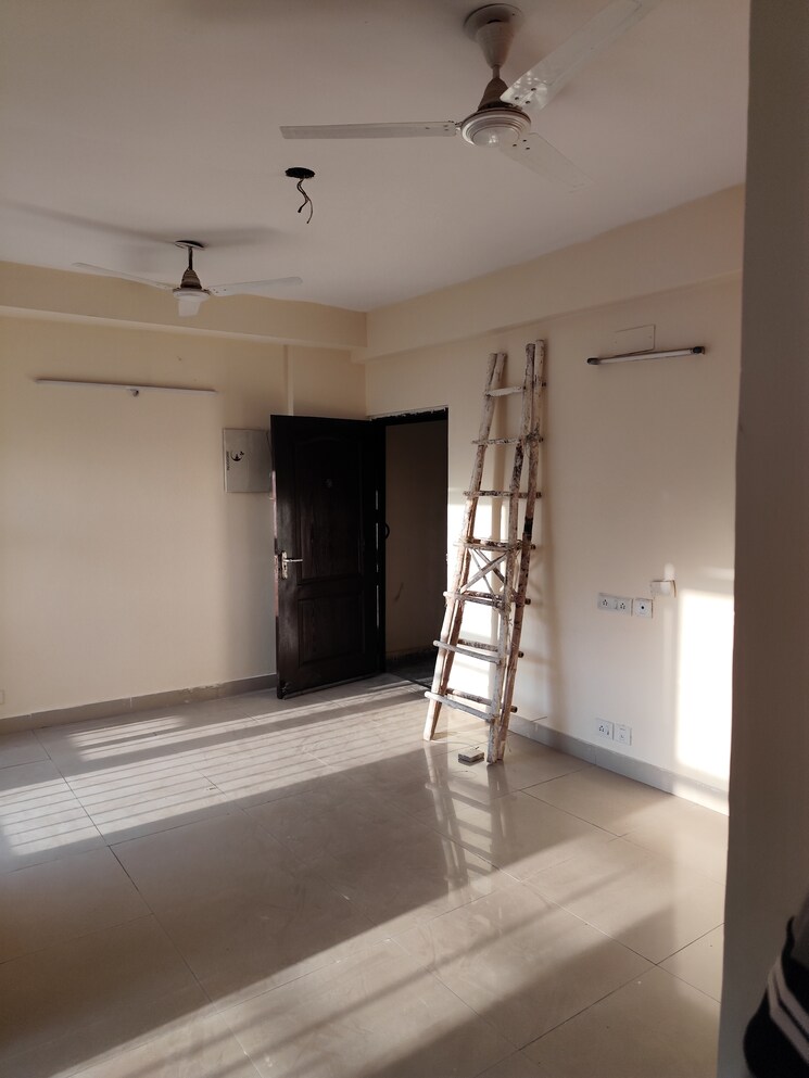Room, aims-golf-city 2 Bedroom 950 Sq.Ft. Apartment In Sector 75 Noida 8420531