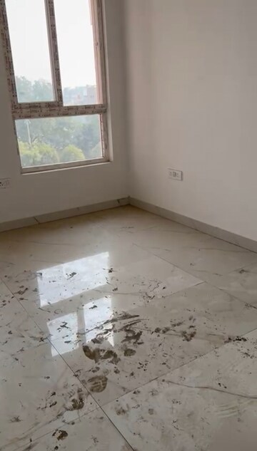 Room in 3 BHK Apartment at Ansal Sushant Aquapolis, Dundahera – for Sale