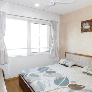 Bedroom in 4 BHK Apartment at Kandivali West – for Rent