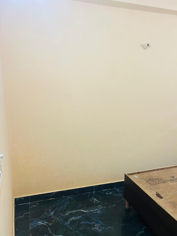 Furnished Amenities in 2 BHK Builder Floor at New Ashok Nagar – for Rent