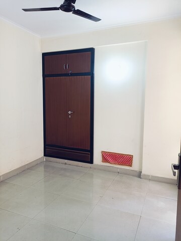 Room in 2 BHK Apartment at Supertech Ecovillage I, Sector 1 Greater Noida – for Rent