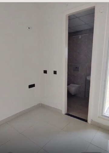 Room in 3 BHK Apartment at The Address Mullanpur, North Mullanpur – for Rent