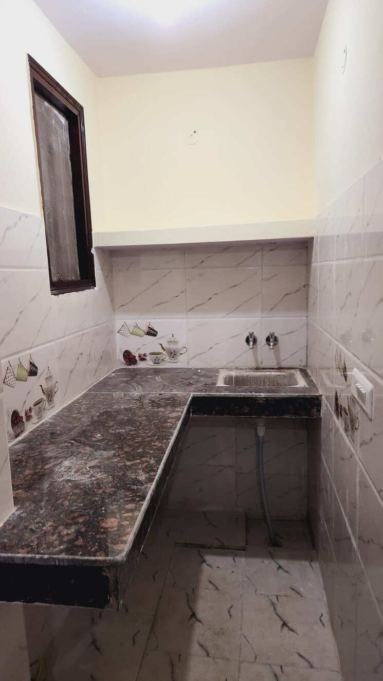 Kitchen, new ashok nagar 1 RK 300 Sq.Ft. Builder Floor In New Ashok Nagar Delhi 8420965