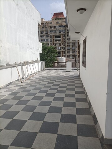 Balcony in 1 RK Builder Floor at DLF Pink Town House, Dlf City Phase 3 – for Rent