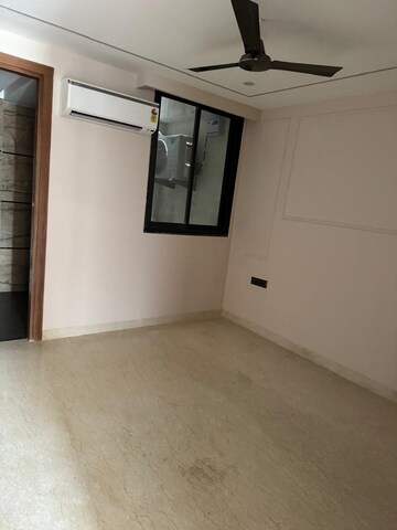 Room in 3 BHK Builder Floor at DLF Pink Town House, Dlf City Phase 3 – for Rent