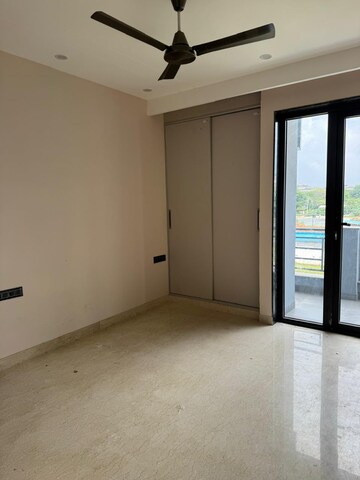Room in 3 BHK Builder Floor at DLF Pink Town House, Dlf City Phase 3 – for Rent