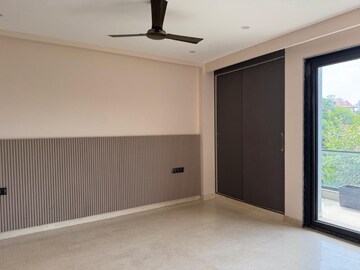 Room in 3 BHK Builder Floor at DLF Pink Town House, Dlf City Phase 3 – for Rent