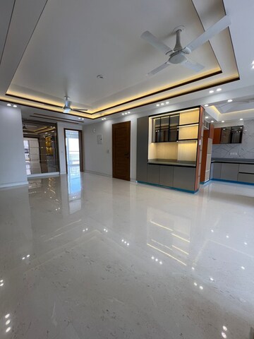 Living Room in 4 BHK Apartment at Spire Wood, Sector 46 – for Sale