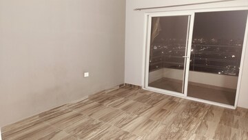 Room in 1 BHK Apartment at Paramount Golfforeste, Zeta I Greater Noida – for Rent