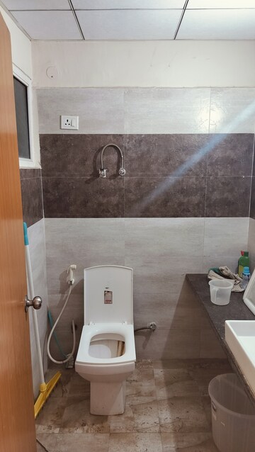 Furnished Amenities in 1 BHK Apartment at Paramount Golfforeste, Zeta I Greater Noida – for Rent