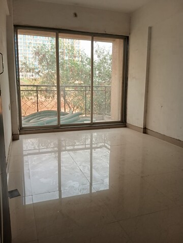Room in 1 BHK Apartment at Vijay Lake View Apartment, Taloja – for Sale
