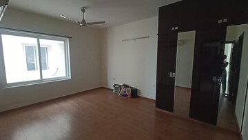Room in 3 BHK Apartment at Kondapur – for Rent