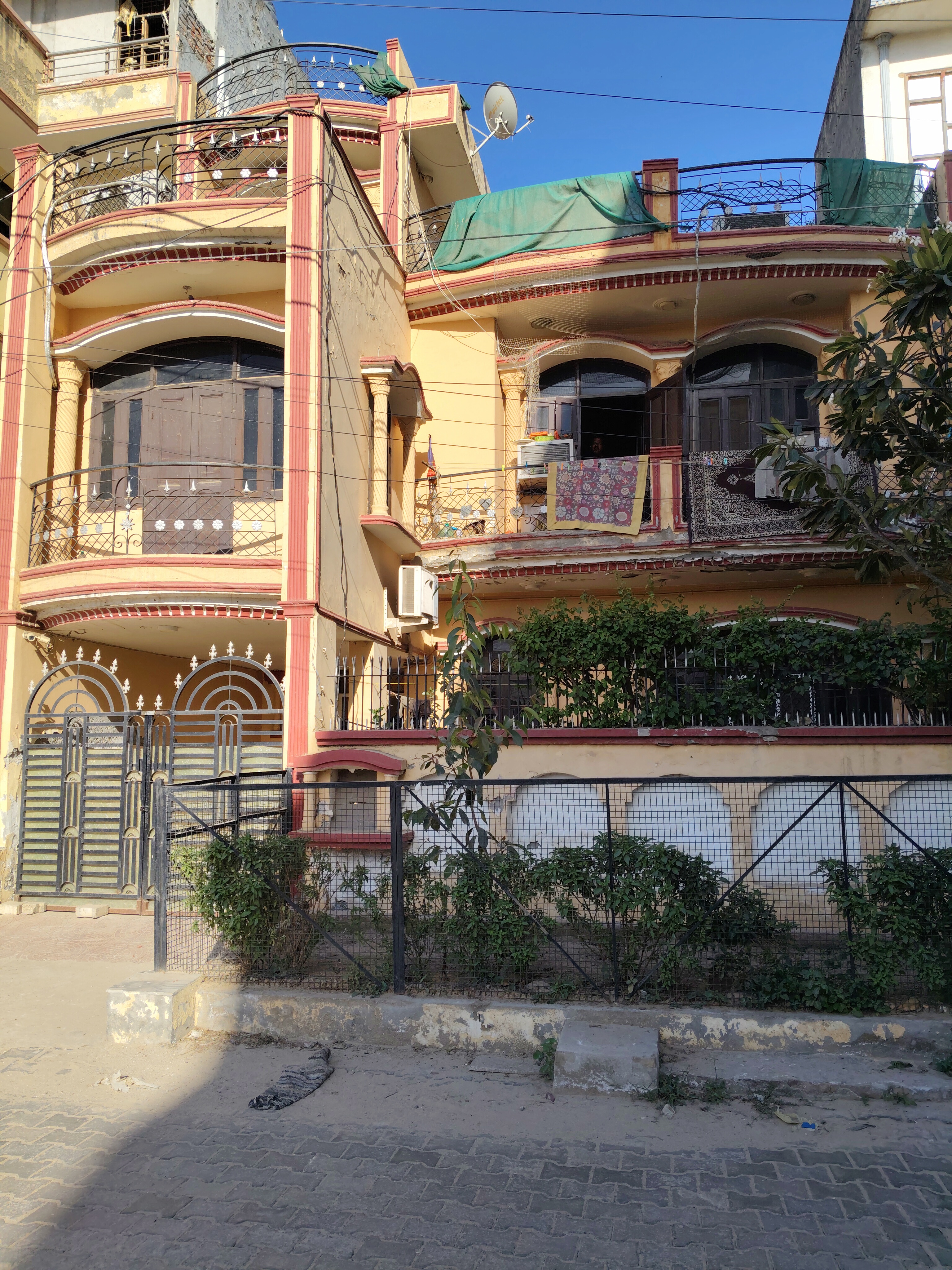 6+ BHK + Extra Room Independent House For Sale in New Palam Vihar Phase 1