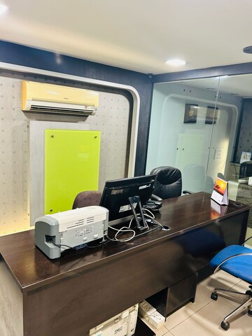 Team Area in  Showroom at Fort – for Rent