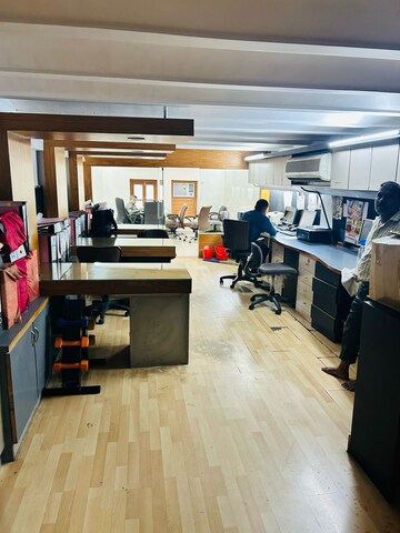 Gym in  Showroom at Fort – for Rent