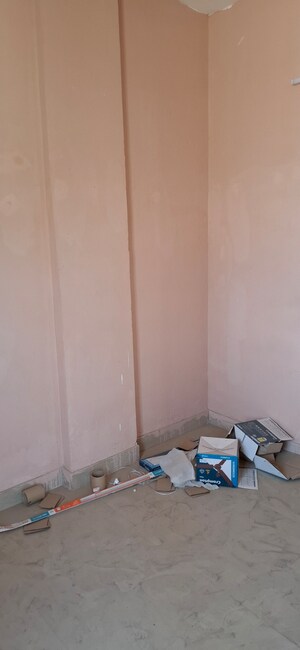 Furnished Amenities in 1.5 BHK Apartment at Sector 10 Greater Noida – for Sale