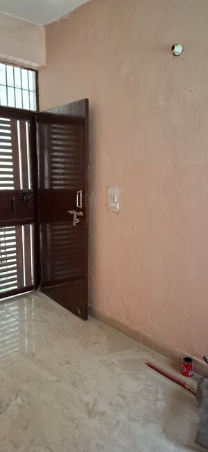 Furnished Amenities in 1.5 BHK Apartment at Sector 10 Greater Noida – for Sale