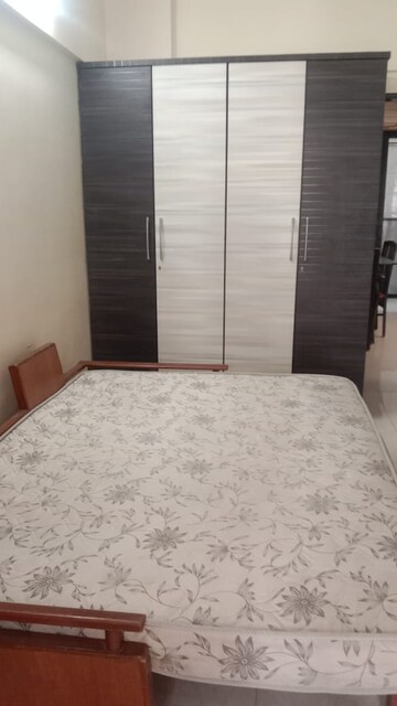 Room in 2 BHK Apartment at Goregaon East – for Rent