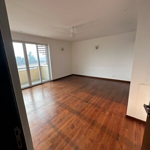 Room in 5 BHK Apartment at Emaar Marbella, Sector 66 – for Sale