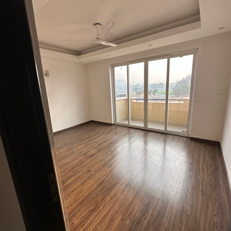 Room, emaar-marbella 5 Bedroom 350 Sq.Ft. Apartment In Sector 66 Gurgaon 8421546