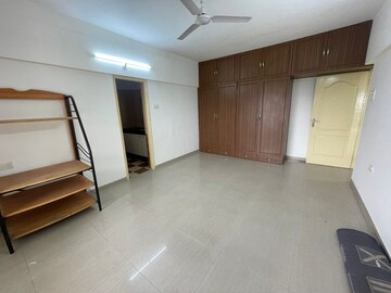 Room in 3 BHK Apartment at Kumar Sophronia, Kalyani Nagar – for Rent