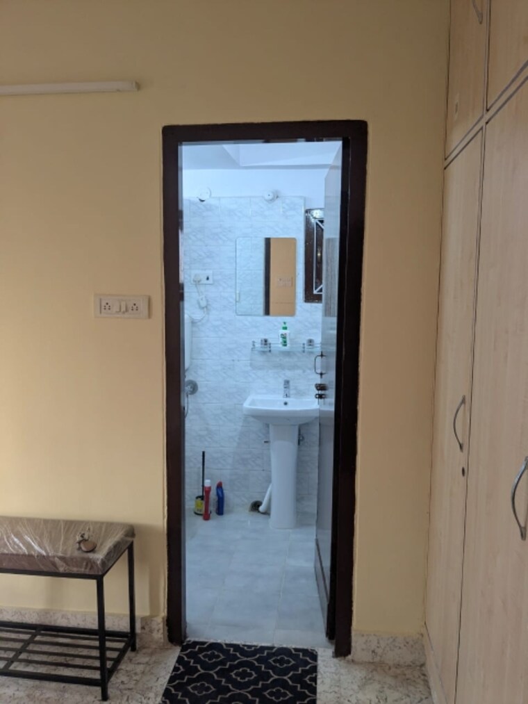 Bathroom, patliputra colony 3 Bedroom 1350 Sq.Ft. Apartment In Patliputra Colony Patna 8421654