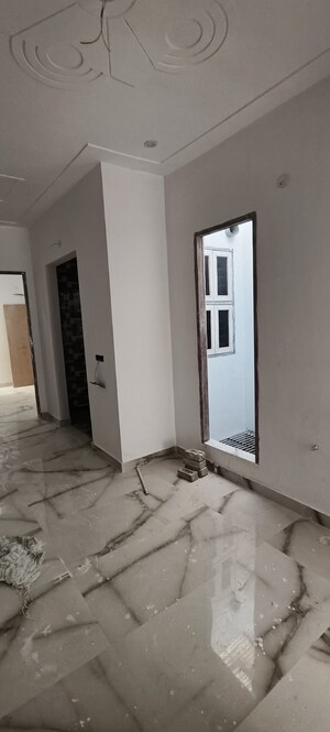 Room in 3 BHK Independent House at Sector 48 – for Sale