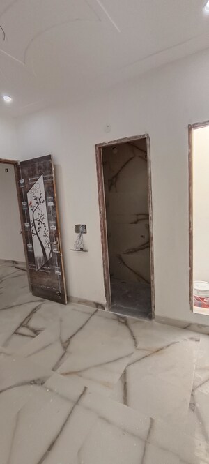 Room in 3 BHK Independent House at Sector 48 – for Sale