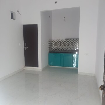 Room in 2 BHK Independent House at Gomti Nagar – for Rent