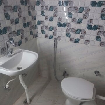 Bathroom in 2 BHK Independent House at Gomti Nagar – for Rent