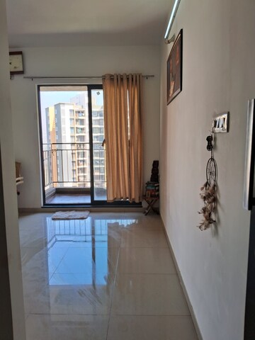 Room in 1.5 BHK Apartment at Dosti West County, Balkum Pada – for Rent