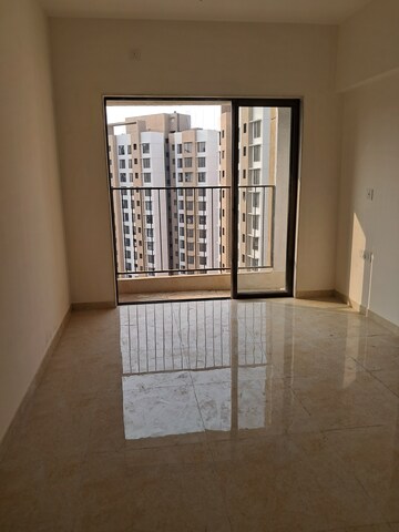 Room in 1 BHK Apartment at Sunteck Maxxworld 2, Naigaon East – for Rent