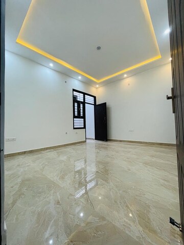 Room in 3 BHK Independent House at Gomti Nagar – for Rent