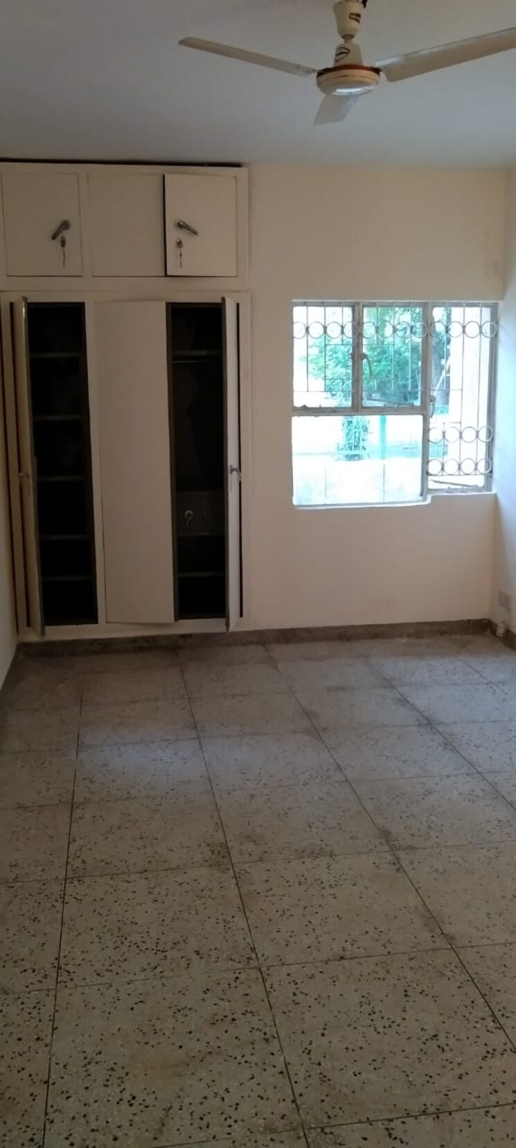 Room, vasant kunj 3 Bedroom 1400 Sq.Ft. Apartment In Vasant Kunj Delhi 8421780