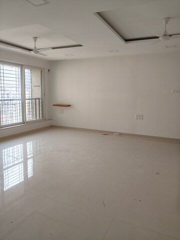 Room in 3 BHK Apartment at DLH Orchid, Andheri West – for Rent