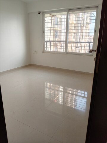 Room in 3 BHK Apartment at DLH Orchid, Andheri West – for Rent