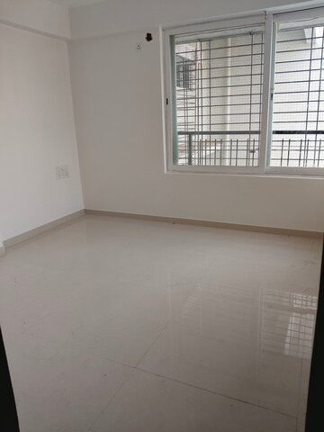 Room in 3 BHK Apartment at DLH Orchid, Andheri West – for Rent
