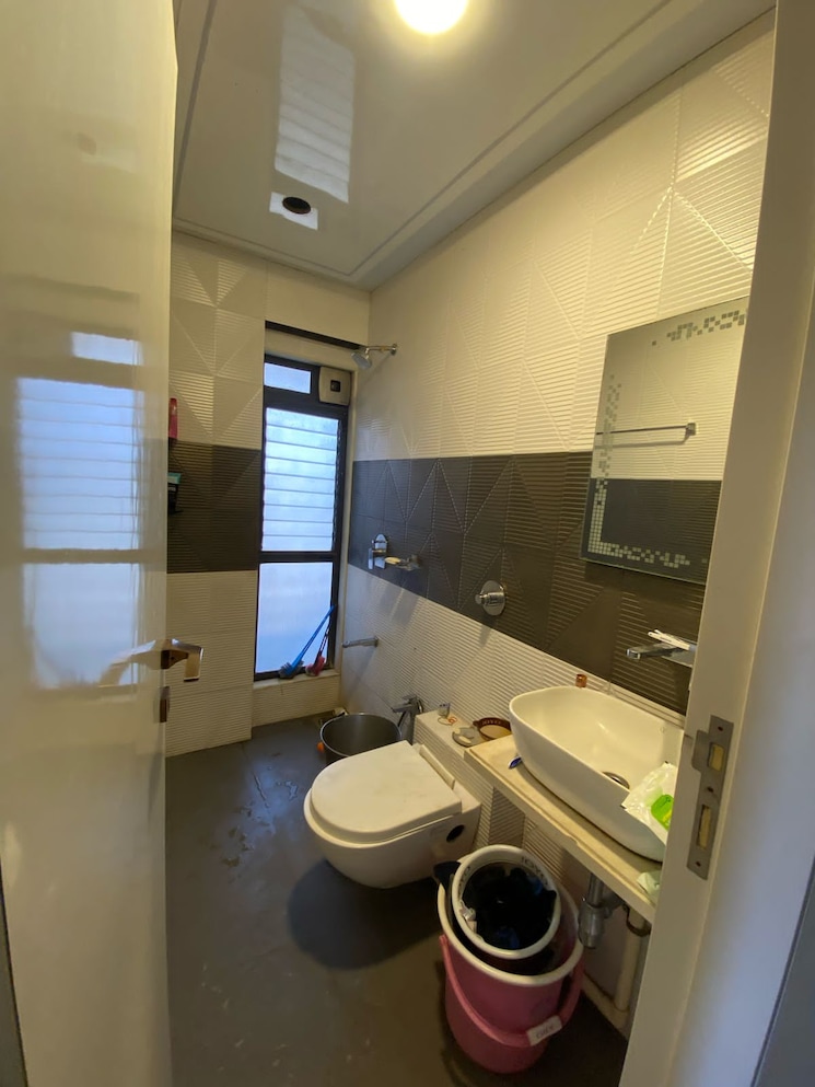 Bathroom, kamla-gopal 3 Bedroom 912 Sq.Ft. Apartment In Borivali West Mumbai 8421803