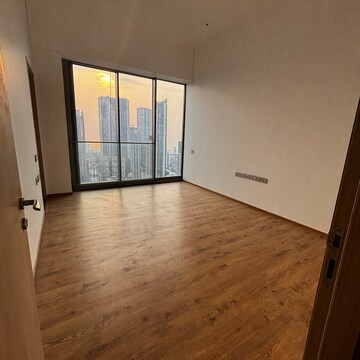 Room in 4 BHK Apartment at Rustomjee Crown, Gokhale Road – for Rent