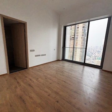 Room in 4 BHK Apartment at Rustomjee Crown, Gokhale Road – for Rent