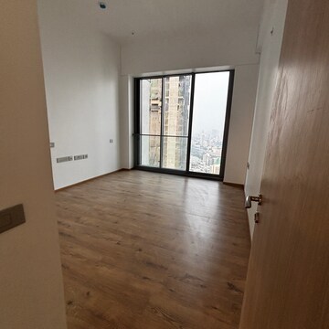 Room in 4 BHK Apartment at Rustomjee Crown, Gokhale Road – for Rent
