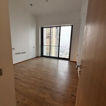 Room in 4 BHK Apartment at Rustomjee Crown, Gokhale Road – for Rent