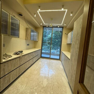 Building Lobby in 4 BHK Builder Floor at Ansal API Esencia, Sector 67 – for Sale