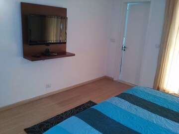 Bedroom in 3 BHK Apartment at DLF Park Place, Sector 54 – for Rent